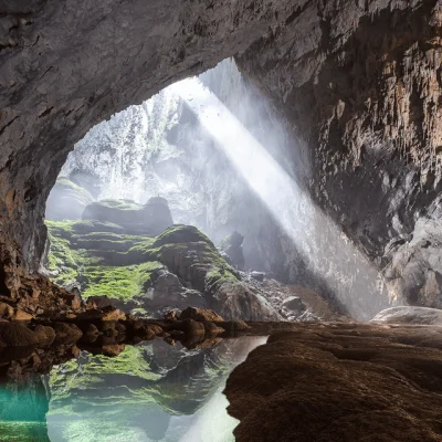 Badmadafakaa - Jaskinia Son Doong, Wietnam. Jest największą na świecie. Jest tak duża...