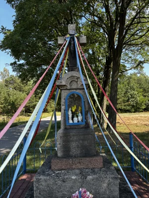 Szarmancki-Los - Przydrożna kapliczka z 1901 roku.