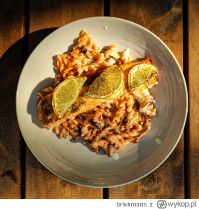 briskmann - Sobotnia pasta przygotowany przez moja rozowa.
Norweski losos, makaron z ...