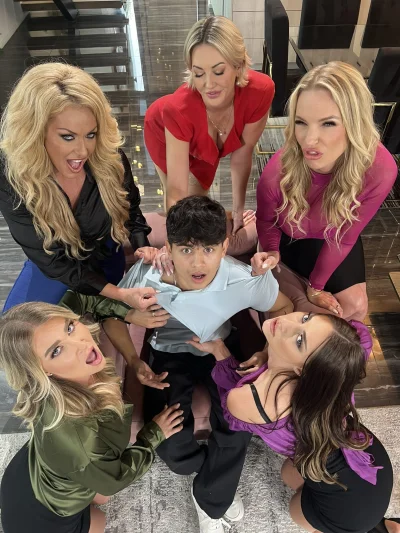 Larsberg - Znajdzie się jakiś agent co wymieni wszystkie panie na zdjęciu?

#przegryw