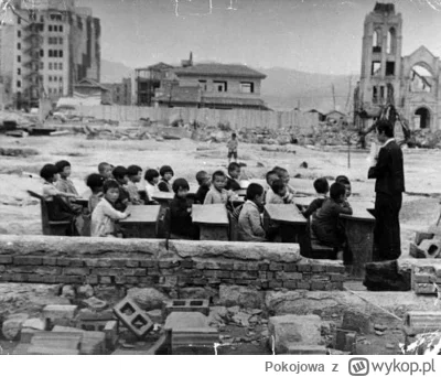 Pokojowa - Lekcja w zaimprowizowanej szkole w Hiroszimie, rok 1946.

#ukraina #wojna ...