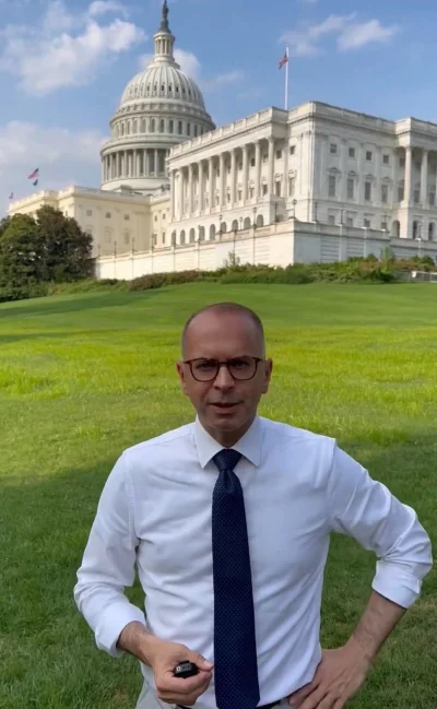 InnyWymiar90 - Pod białym domem, a gdzie! 

 Radek weź zrób mi fote

#heheszki #humor...