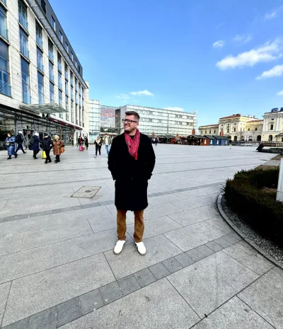 okoboji - Mam atak paniki jak widzę tego chłopa w #krakow  (otwiera tu swoje g---o ża...