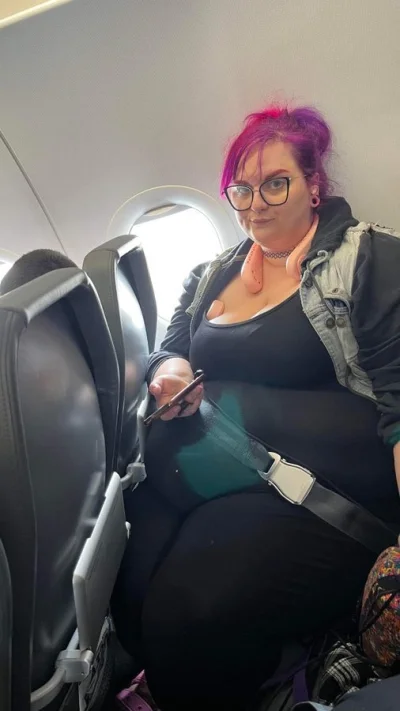 farbowanylisek - Zgodzilibyście się siedzieć obok tej pasażerki gdyby to była jedyna ...