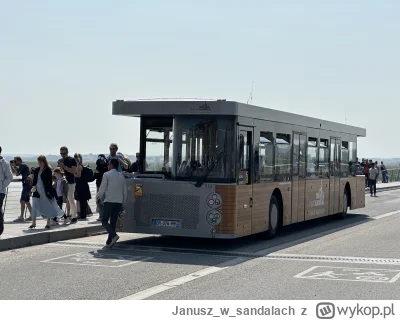 Januszwsandalach - Będąc w Mont Saint Michel widziałem autobus z dwoma kierownicam. K...