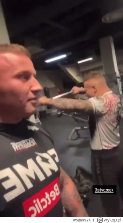 wojtas924 - Denis normalnie sobie ćwiczy w Toruniu że styczkiem 
#famemma