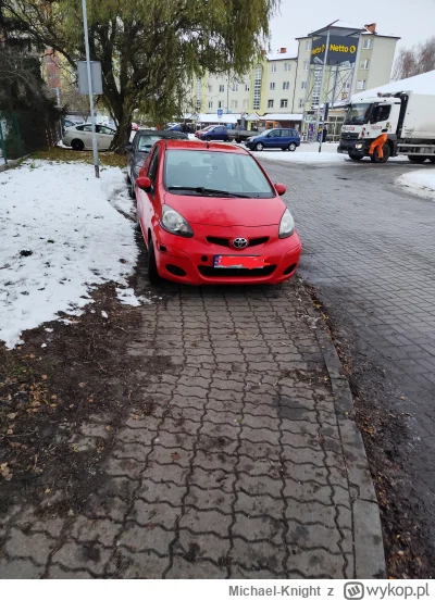 Michael-Knight - Za tym samochodem+-5m kończy się chodnik.  Kierowca znalazł lukę że ...