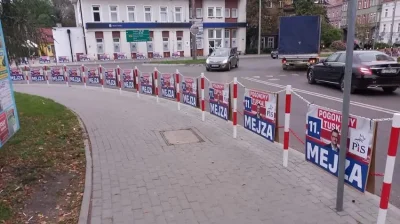 ziemniaknaexport - >Jakim cudem ktoś wybiera taką gnide

@BalonowySutener: xD