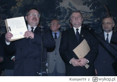 Kumpel19 - 14 października 1992 r., prezydent Rosji Borys Jelcyn przekazał Polsce czę...