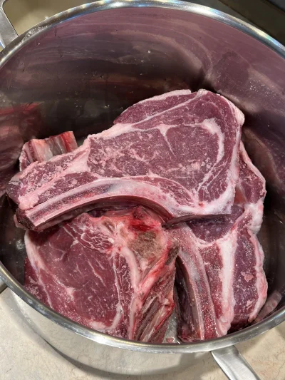 Oastry - Ależ będzie rosołku, 3 kg antrykotu wołowego w garze proszę państwa

#gotujz...