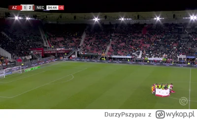DurzyPszypau - Napastnik NEC Nijmegen Bas Dost jest właśnie reanimowany na boisku, be...