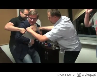 DAISY128 - @Kingside: Naiwnaiku, ty! Prawda jest taka, że zamienisz Kaczystan, na Tus...