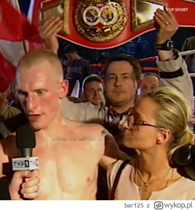 bar125 - Krzysztof Ibisz rok 2002 trzyma pas IBF Inter-Continental po zwycięstwie Wło...