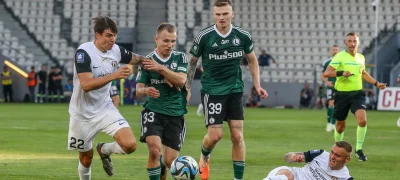 KebabZostrymSosem - >odrzutków

@lepaq: miałeś na myśli piłkarzy robiących różnicę ( ...