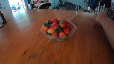 -x_x- - @Miskagnoju: Nie zarzucam mu, że nie kupił tych truskawek (faktycznie były do...