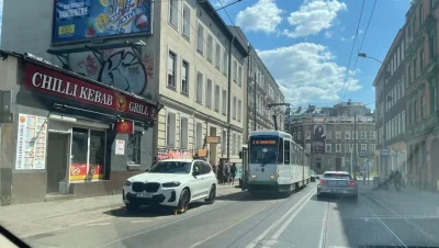 Operator_imadla - #szczecin kierowca w #bmw źle zaparkował i zablokował ruch tramwajo...