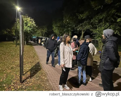 robert_blaszczykowski - W jednym z okręgów w Warszawie, o godzinie 21:00 kolejka była...
