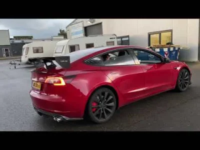 Yelonek - Ależ ta Tesla mruczy.... Zaraz, co?

#samochody #samochodyelektryczne #tesl...