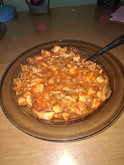 JanNaj358 - #przegryw chuop będzie jadł leczo z kurczaka, parówek i grzybów