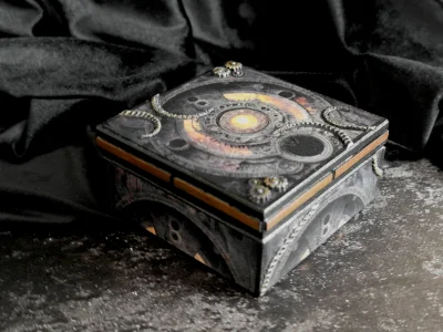 Apaturia - Takie tam dwa małe pudełeczka Lovecraftiańskie z mechanizmami i mackami:

...