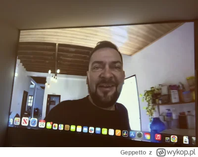 Geppetto - #raportzpanstwasrodka chlop ogląda streszczenie menela z Cambodia na ścian...