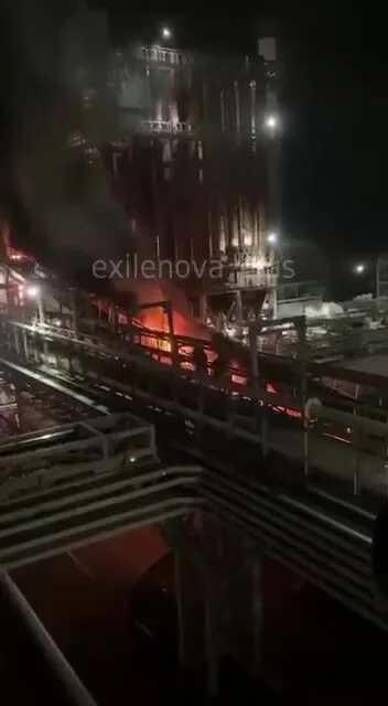 SzycheU - Stoi na stacji lokomotywa;
Ciężka, ogromna;
Krew Rosjan z niej spływa
Stoi ...