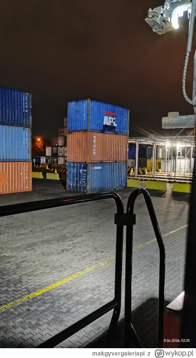 makgyvergaleriapl - @Wrrronika Kontenery morskie większość swojego życia spędzają na ...