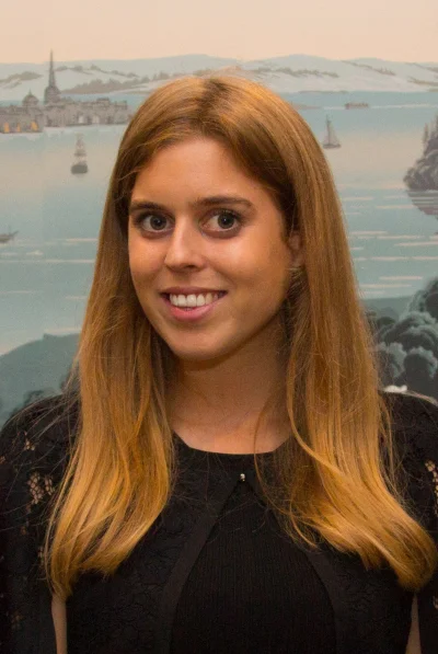 PiSzj - Wnuczka królowej Elżbiety II wygląda upiornie jak robot