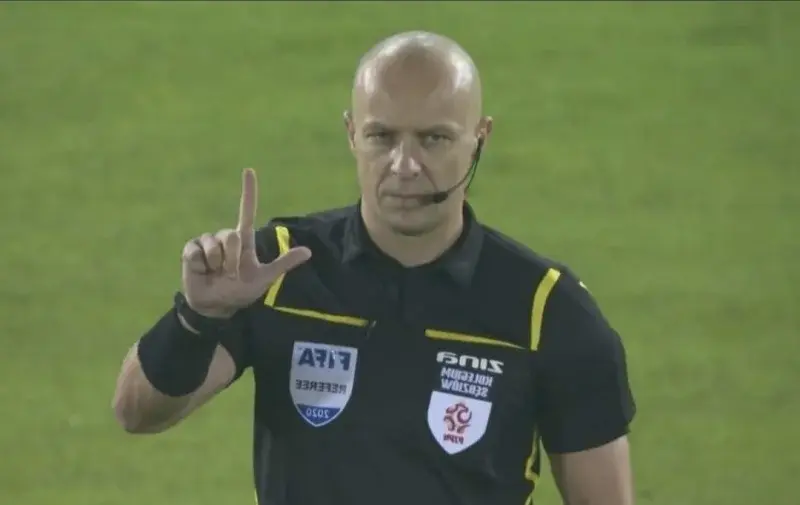 politicalCaptain - Elegancko 
#mecz