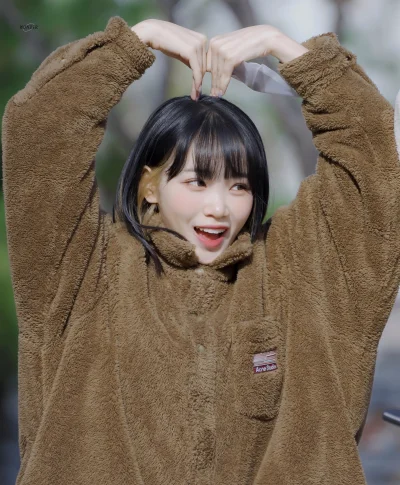 XKHYCCB2dX - #koreanka #chaewon #lesserafim