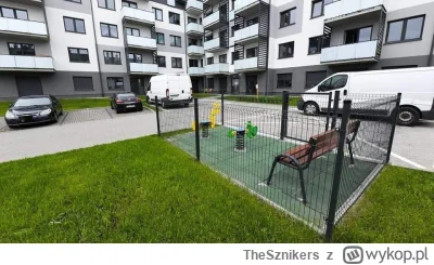 TheSznikers - > Nie siedź tyle w domu, idź na plac zabaw się pobawić.
Plac zabaw:

#n...