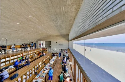 Loskamilos1 - Wnętrze Seashore Library, biblioteki wybudowanej w chińskim Qinhuangdao...