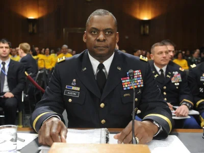 djtartini1 - @Pompejusz: Nawet Sekretarz Obrony USA wygląda jak generał  z jakiegoś f...