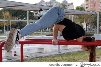 Icouldbeyourmom - @jakismadrynickpolacinsku @NzeroZeroB: jest po prostu introwertykie...