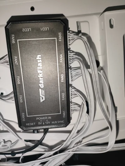 Adamovsky - @senq87 wentylatory były już podłączone do dołączonego adaptera. Jedyny k...