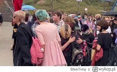 BlueTony - @olito: Dlaczego lewicowcy tacy są? Mogłoby się wydawać, że często noszą z...