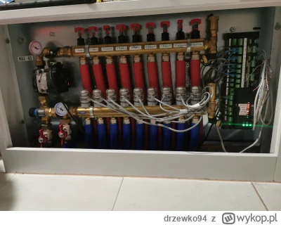 drzewko94 - Mireczki mam problem z #podlogowka #ogrzewaniepodlogowe. Niektóre obwody ...