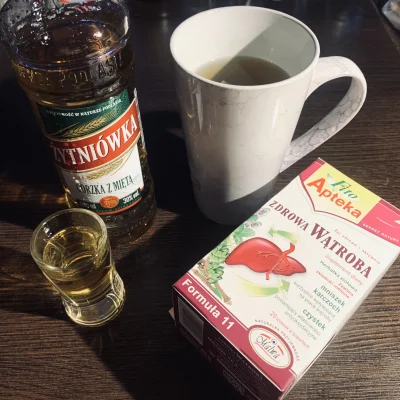 J-23cm - Piję wódkę i popijam herbatką regenerującą wątrobę, dzięki czemu jestem nieś...