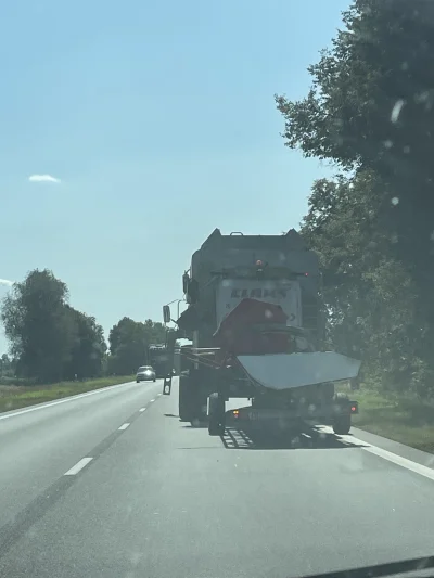 greedy_critic - Litwa - widzicie różnicę? Wszystko grzecznie załadowane na przyczepę,...