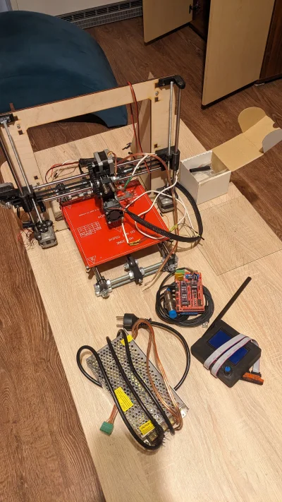 Lisanalcapone - Witam serdecznie

Znalazłem coś takiego w szafie u znajomego. Wydaje ...