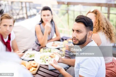 LajfIsBjutiful - Wykopek w restauracji, koloryzowane: 
"Coooo? 26 zł za sałatkę o war...