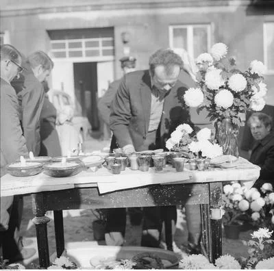 Apaturia - Obchody Święta Zmarłych w latach 60. Te małe, szklane znicze były takim tr...