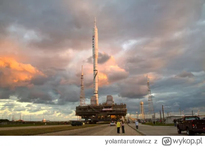 yolantarutowicz - Na bazie boosterów z wahadłowców NASA zbudowała także rakietę o wys...