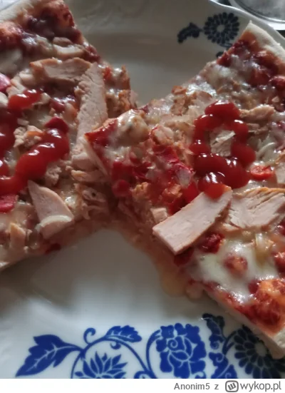 Anonim5 - #przegryw chuopska pizza z lidla #pizza #jedzzwykopem