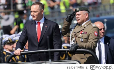 salcefrytki - @MrLambert: wygląda jak koleś z BORu, który ochrania generałą