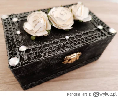 Pandzia_art - Hej. 
Dziś przedstawiam wam kolejne pudełko z białymi kwiatami róż. (｡◕...