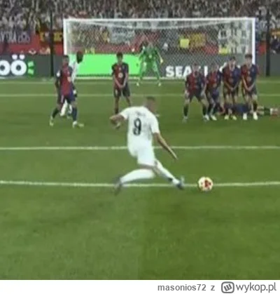 masonios72 - @lelek123pl: najpierw ustawił tak mur, a potem stoi na środku jak sierot...