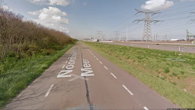 G06DbT - >w Holandii jakoś jak jest ścieżka to wszyscy tak jadą, a nie po drodze

@He...