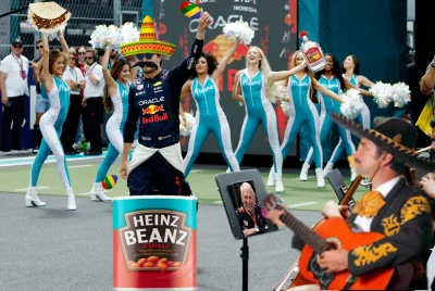 SpongeBobertKanciastoRenki - #f1 
Perezy tancujom uciechy moc,
z dziolchami rojbrujom...