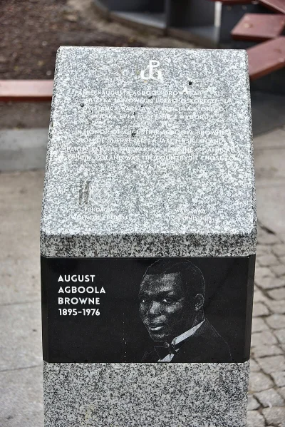 cardenas - W Warszawie postawiono nawet tablicę pamiątkową dla tego oszusta.

https:/...